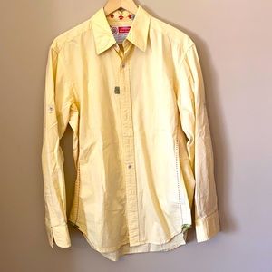 Men’s Robert Graham shirt.